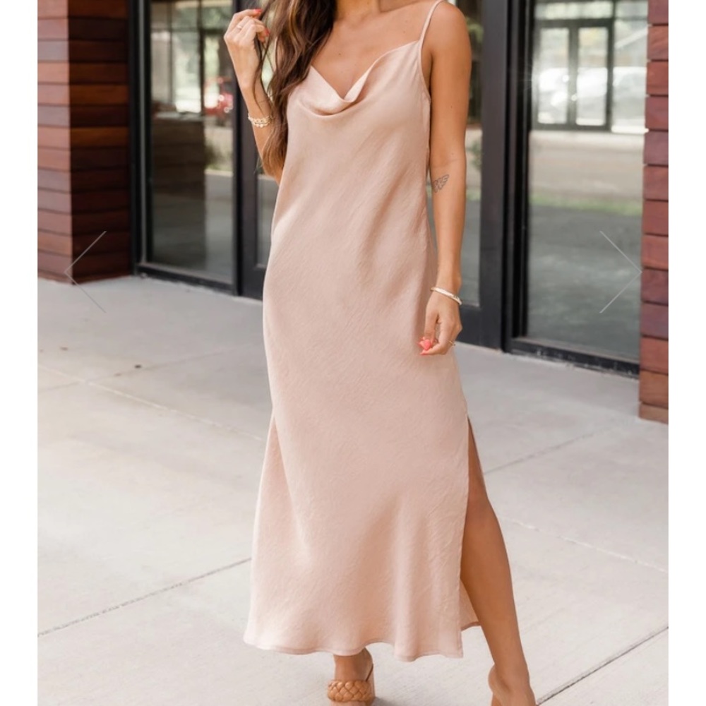 Dancing With Stranger Taupe MIDI Dress
